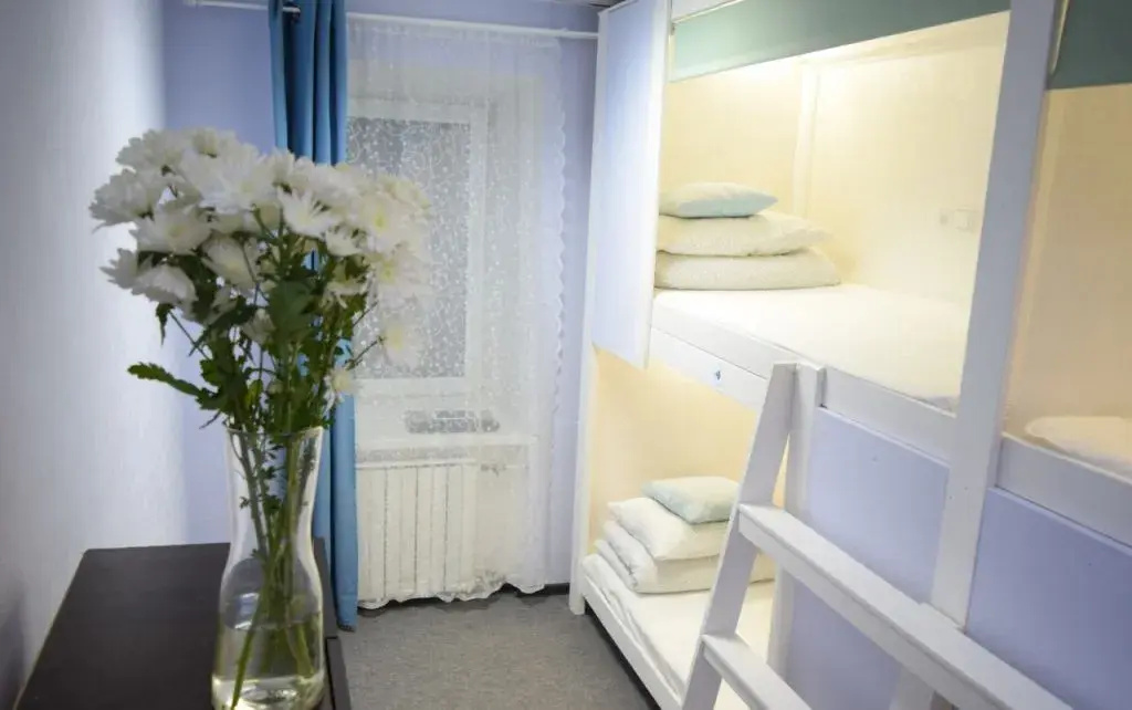 Side Entry Capsule in 4-Capsule Room