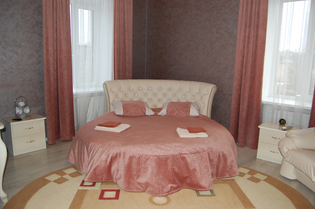 Jacuzzi Double Suite with city view (full double bed)
