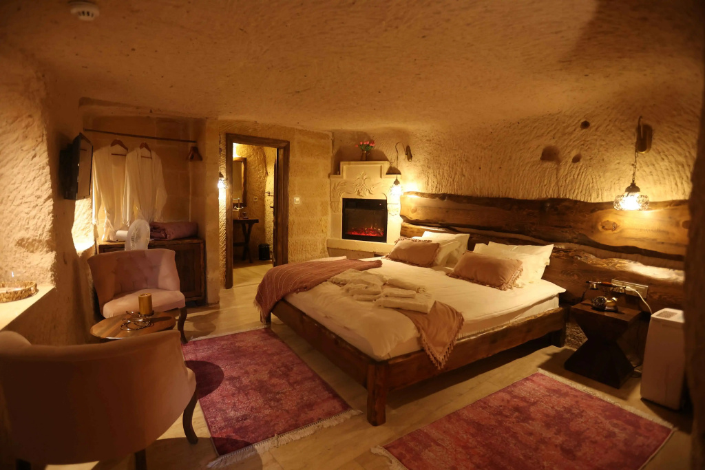 Deluxe Double room (full double bed)