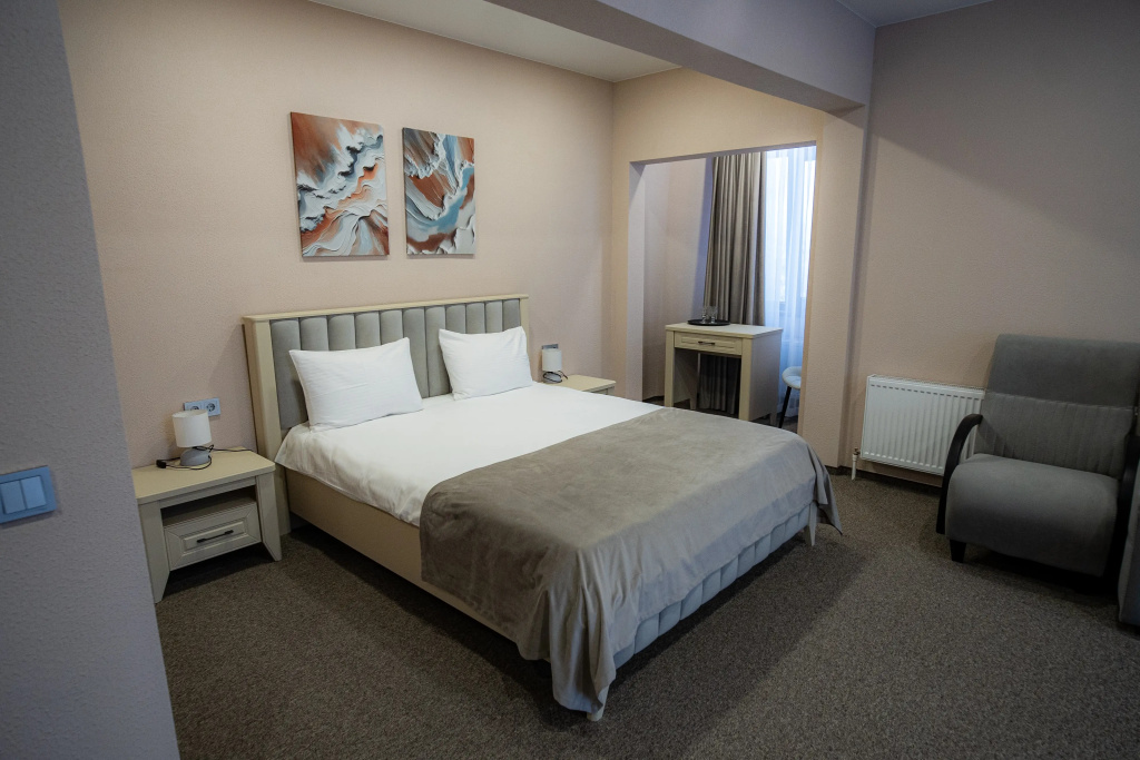 Double Studio with balcony and with mountain view (full double bed)