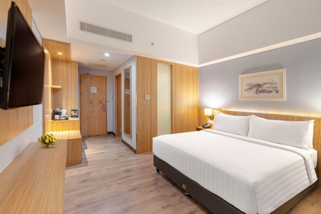 Superior Double room with city view full double bed