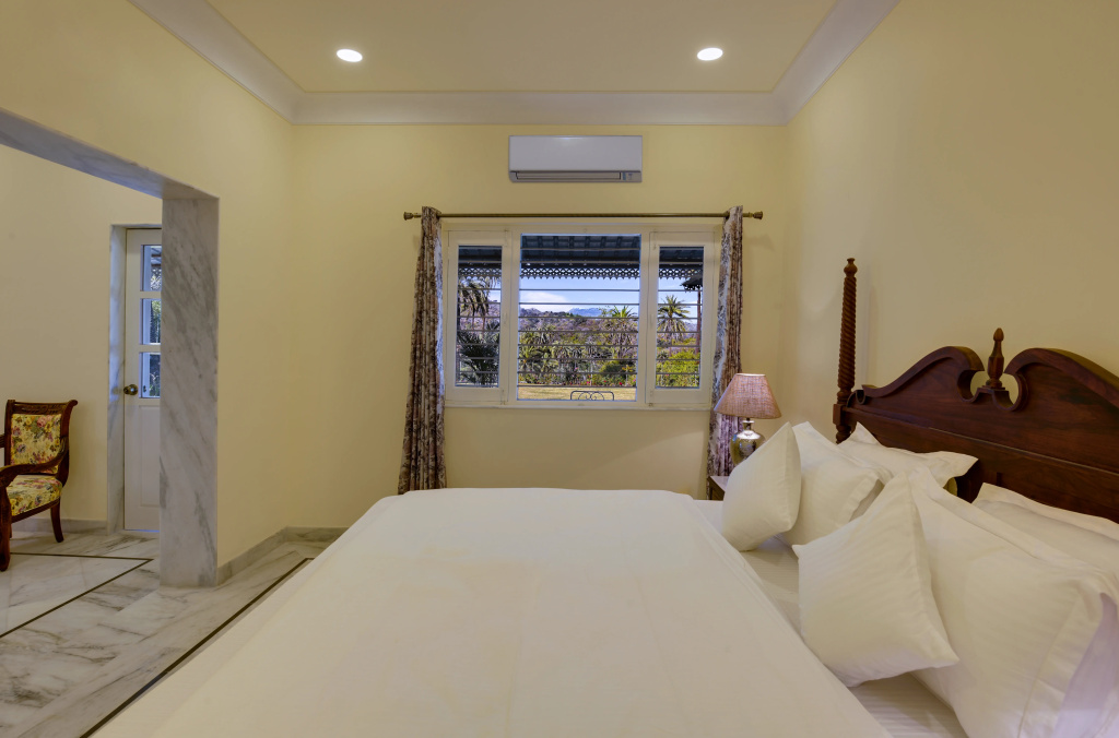 Double Suite (full double bed)