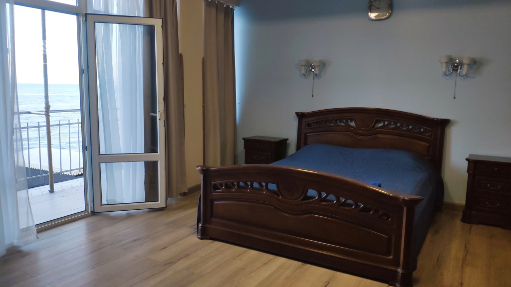 Double Junior Suite (full double bed)