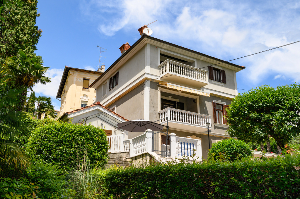 Villa Salona Apartments