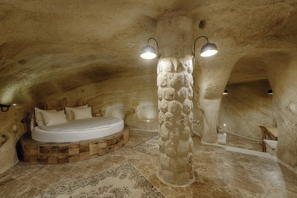 Honeymoon Suite