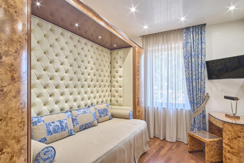 Deluxe Single room with city view