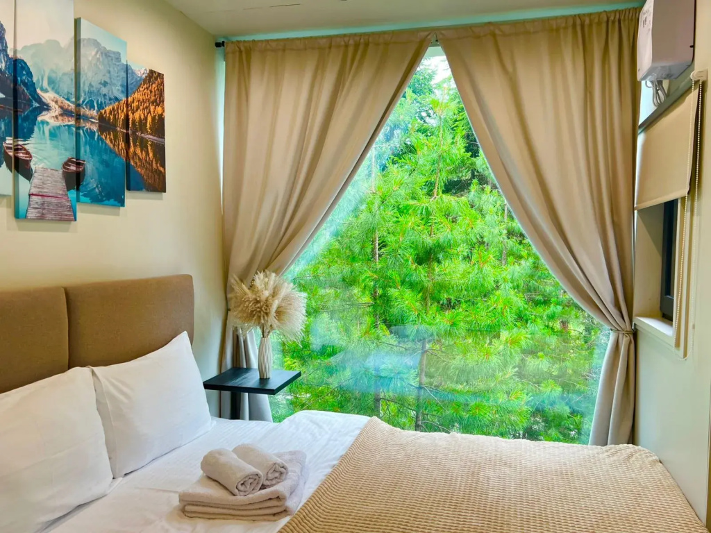 Standard Sextuple room with view