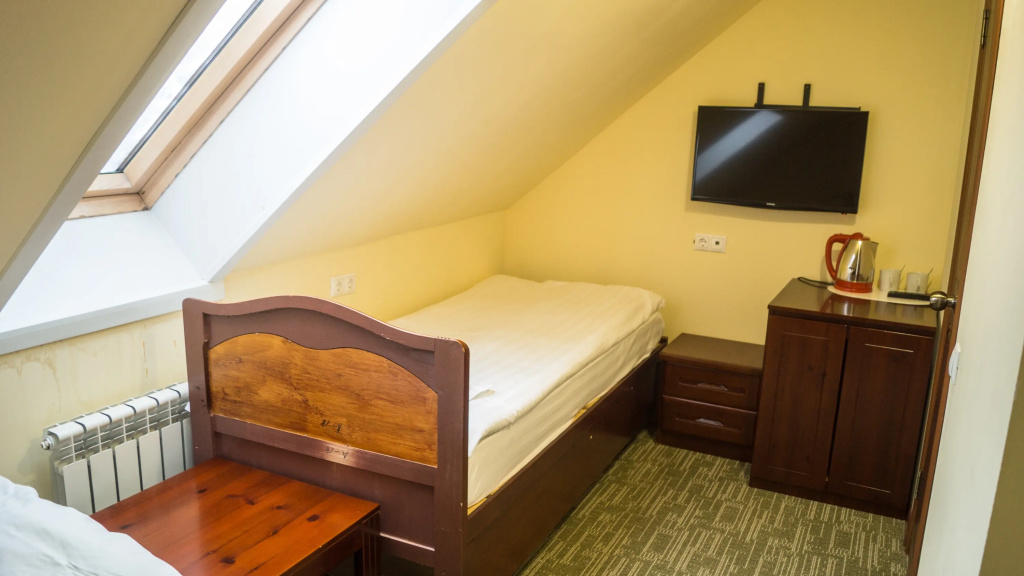 Standard Double Attic room (twin beds)