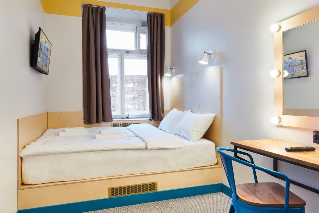 Druz'ya Lajt Hostel Room Type - Smart Double room full double bed