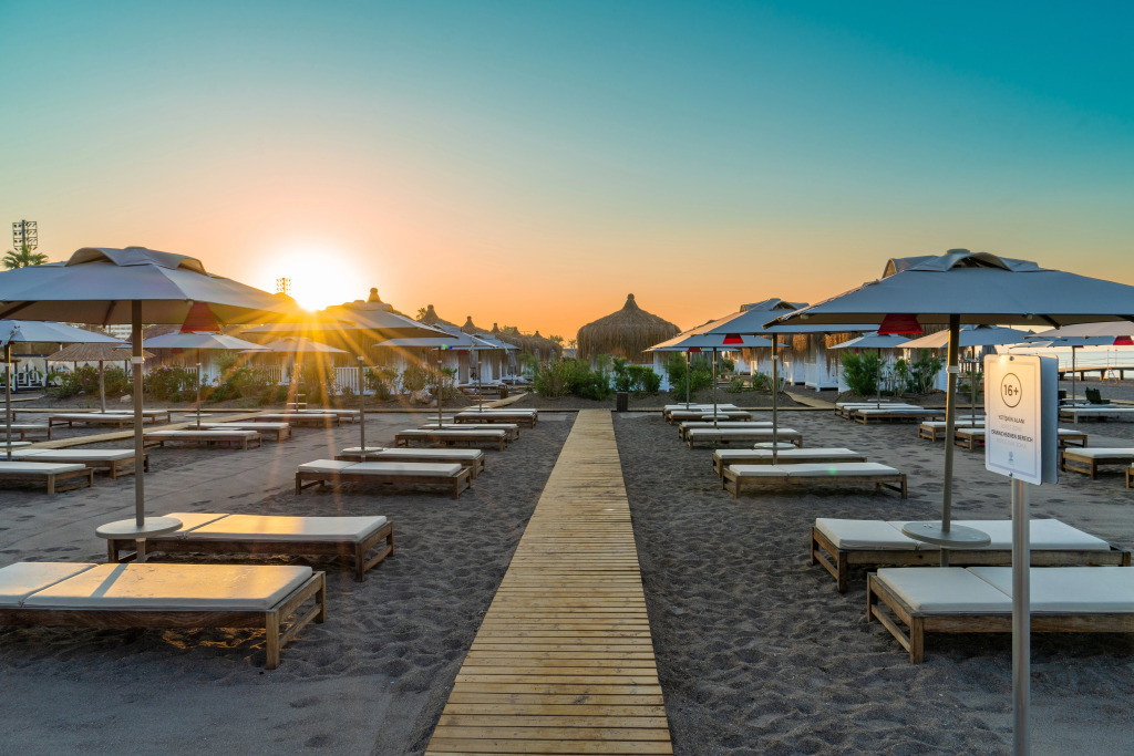 Lara Barut Collection image beach