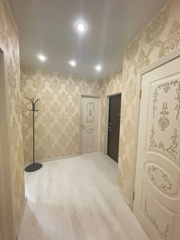 Квартира Шикарная двушка в витринными окнами — фото