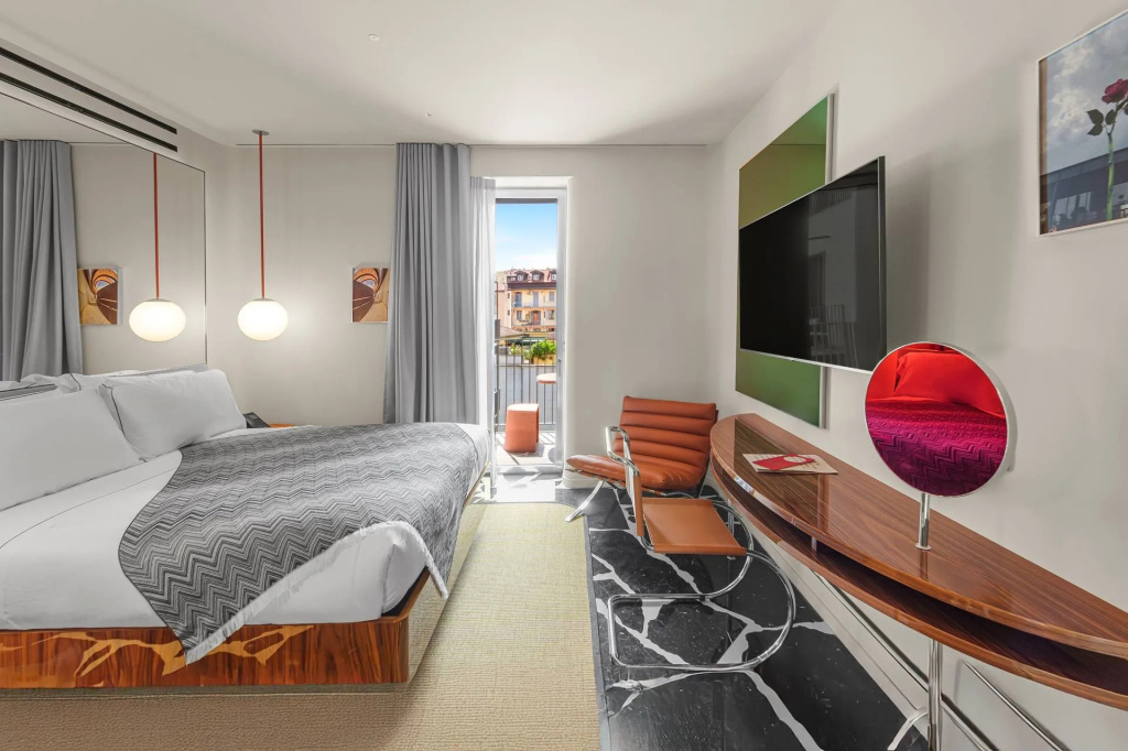 Deluxe Double room with balcony (full double bed)