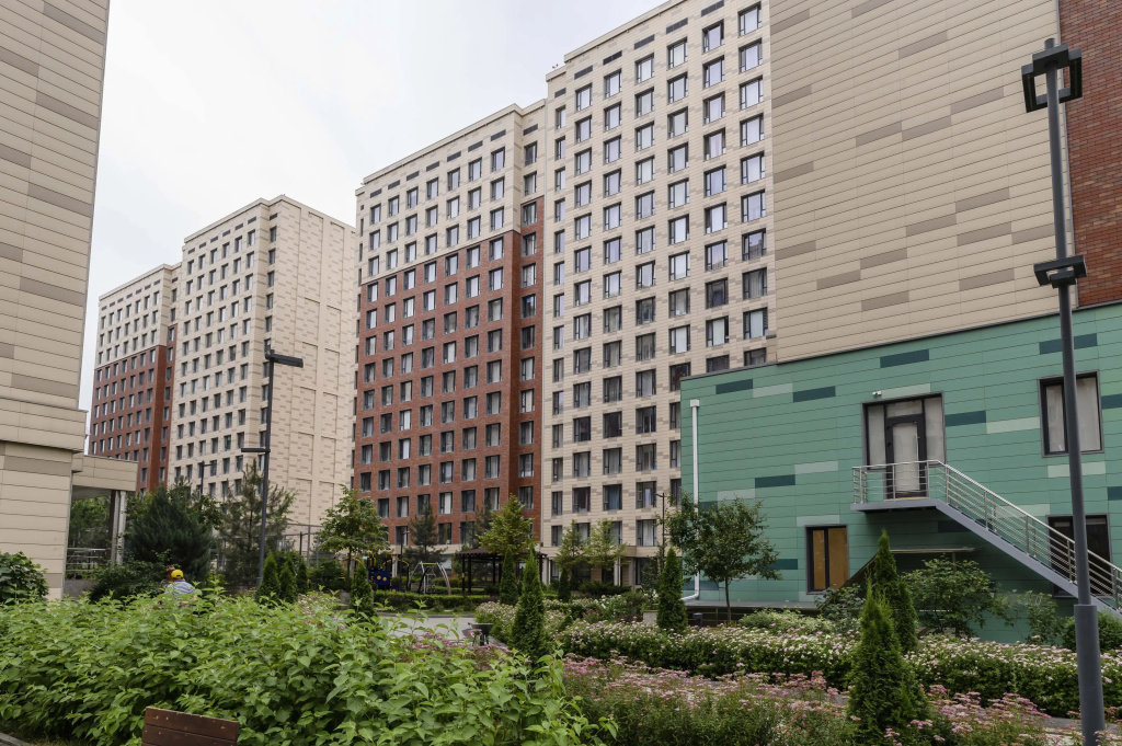 V Centre Goroda s Vidom na Krasivye Gory Flat