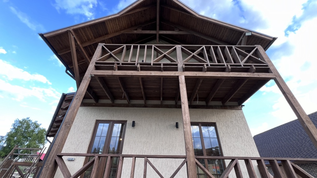 Коттедж Superior с балконом и с красивым видом из окна в Горки