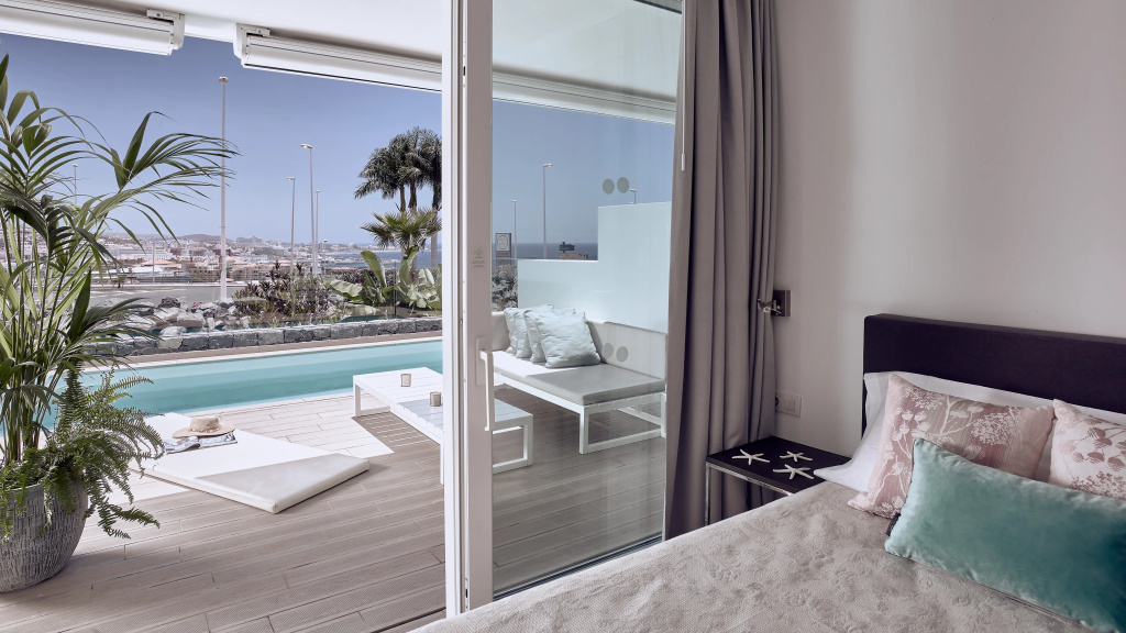 2 Bedrooms Mar Serenity Suite with partial sea view