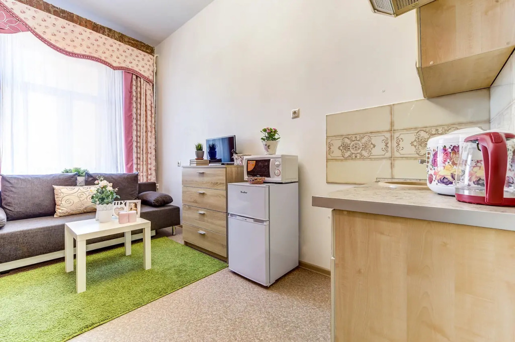 Комната в петербурге. Apartments on paronyan 15. Апарт отель семейный очаг санкт-петербург. 21. Жильё в питере снять недорого посуточно невский.