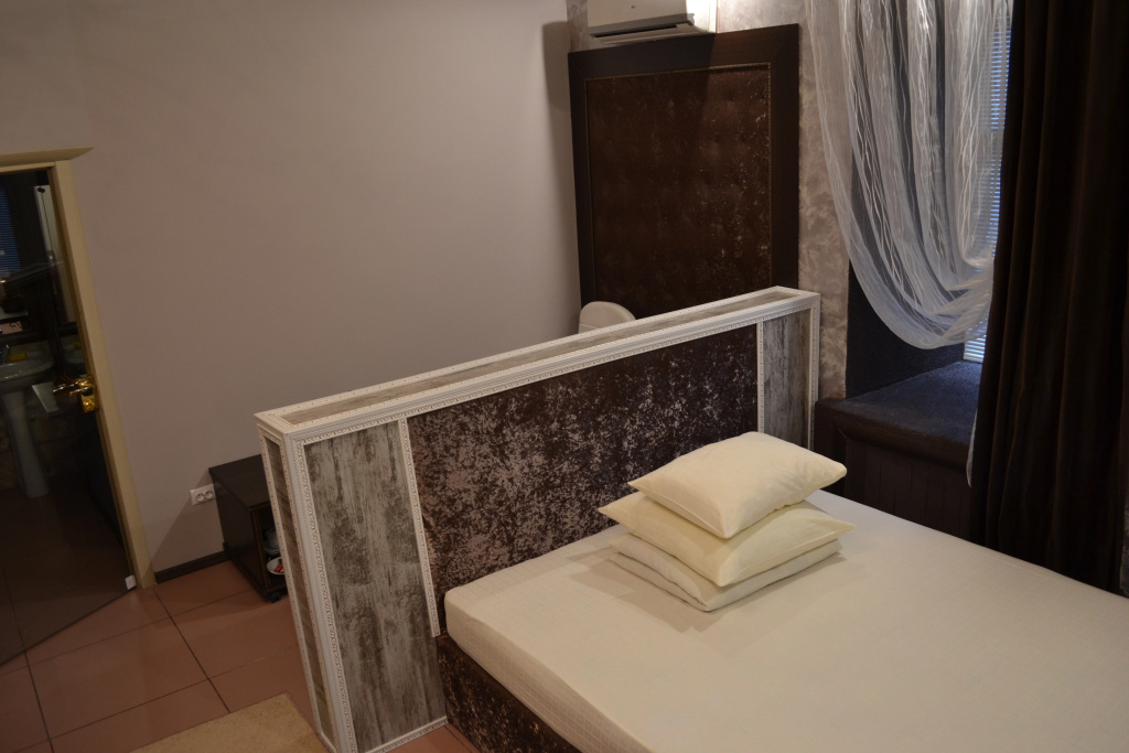 No. 8 Single Basement room with courtyard view