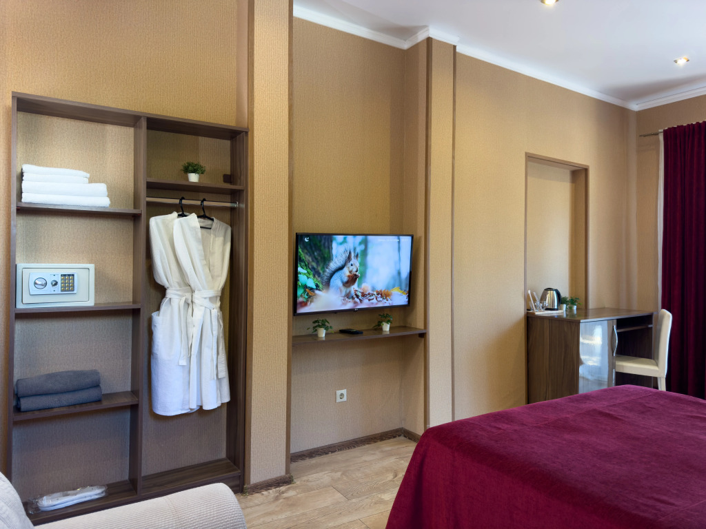 Трёхместный номер Супериор c 1 комнатой с балконом и с красивым видом из окна в Aimara