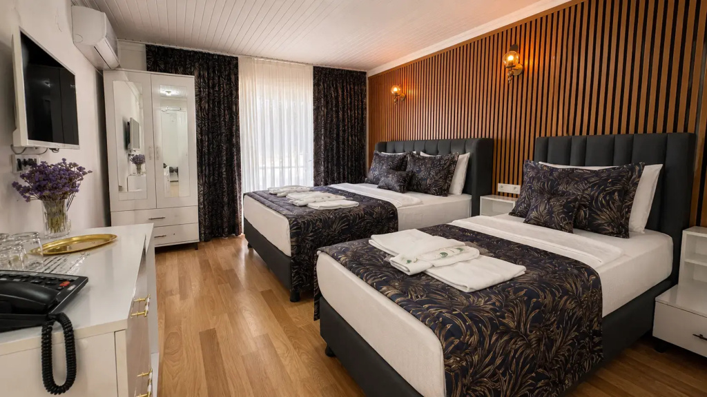 Standard Triple room with balcony