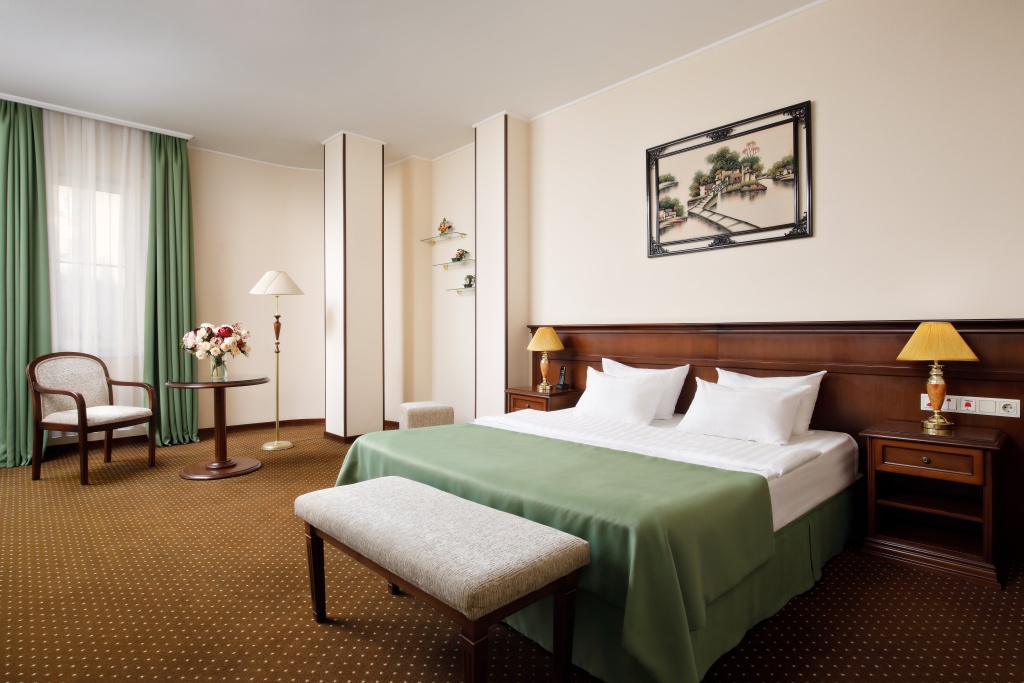 Red Royal by Undersun Hotel Room Type - Business Double Studio full double bed