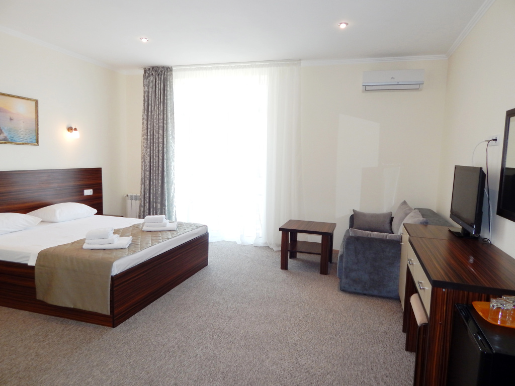 Standard Double room with balcony (full double bed)
