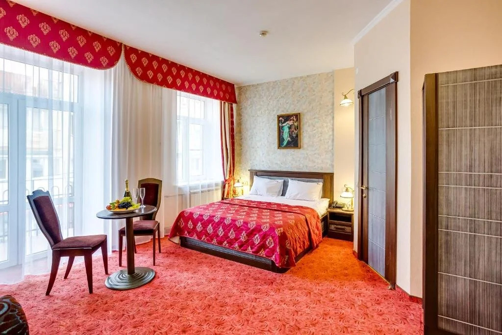 Siti Rouz Hotel Room Type - Business Double room with city view full double bed