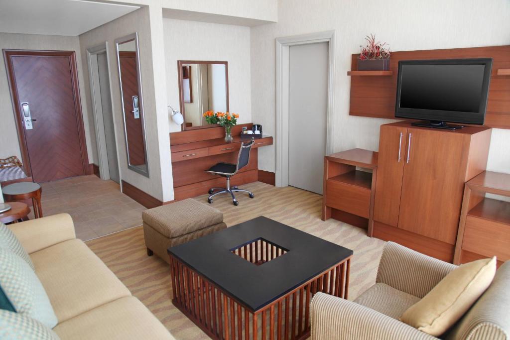 Diplomatic Double Suite with balcony full double bed