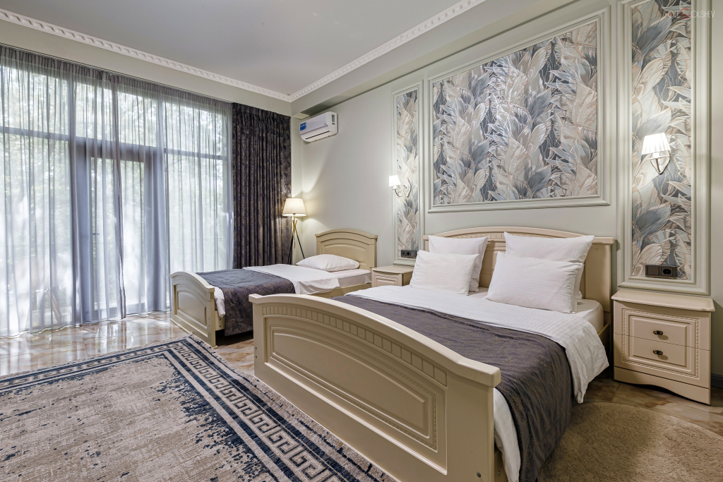 Nochnoy Kvartal Hotel Room Type - Deluxe Triple room with balcony
