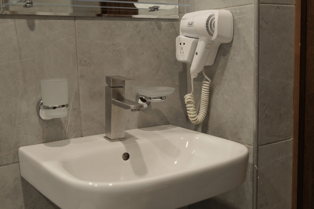 Двухместный люкс с 2 комнатами с балконом и с видом на море двуспальная кровать в Нарт