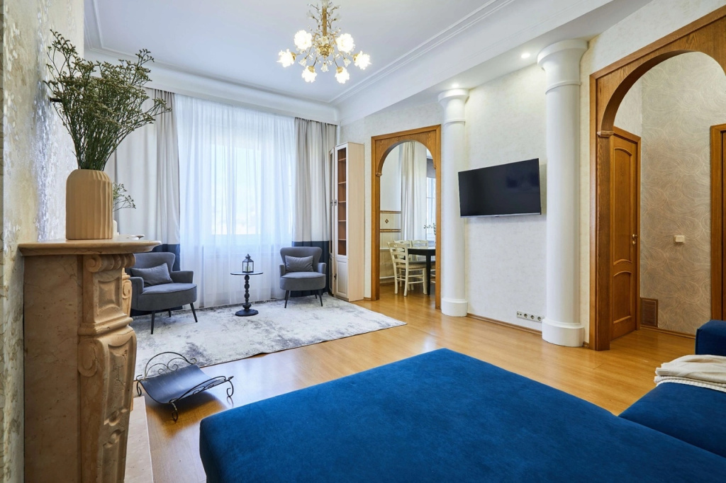 Отель Квартира FlatStay Карповки 16| Большая видовая 4шка с камином в Санкт-Петербурге