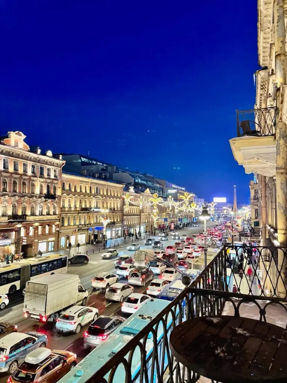 Апартаменты на Невском с балконом — фото