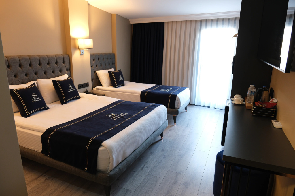 Deluxe Double room with balcony (full double bed)