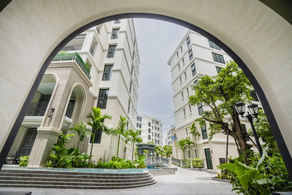 Charming balcony studio in Title Legendary Apartments