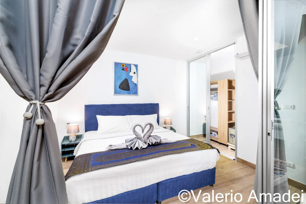 Люкс с 2 комнатами с балконом и с красивым видом из окна в Апартаменты OMNIA  Phuket - Waterfront Karon