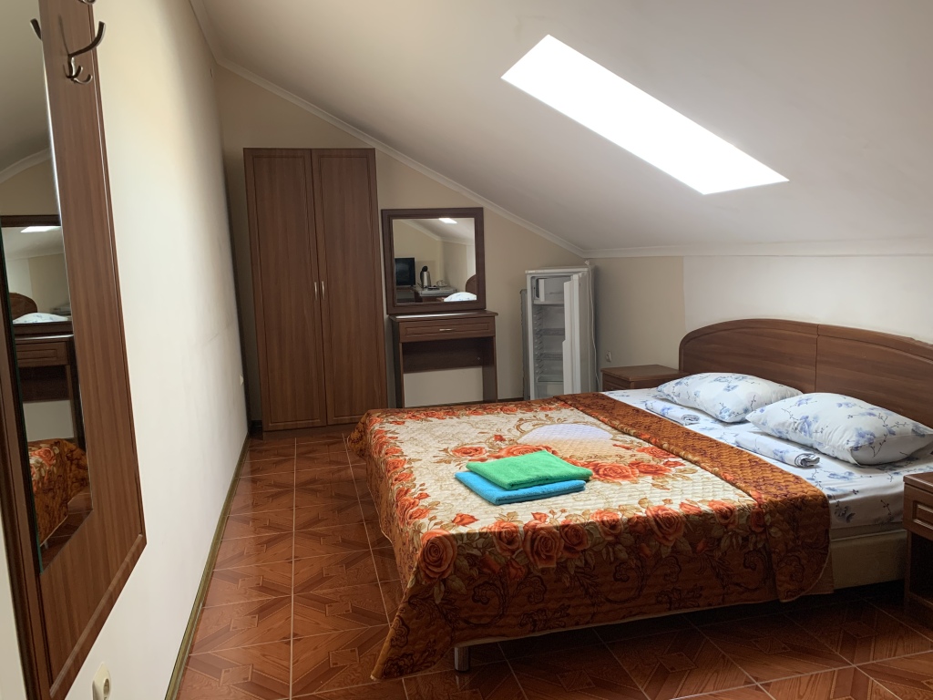 Двухместный номер Standard с балконом и с красивым видом из окна двуспальная кровать в Посейдон