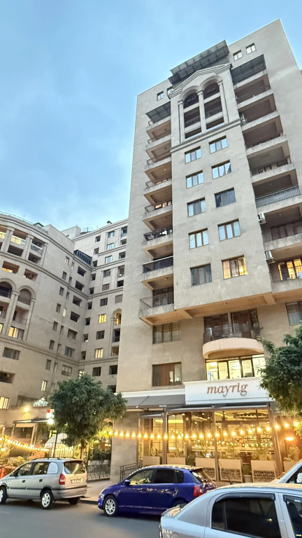 S 2 Spalnyami Ryadom S Ploschadyyu Ot Sweet Home Apartments