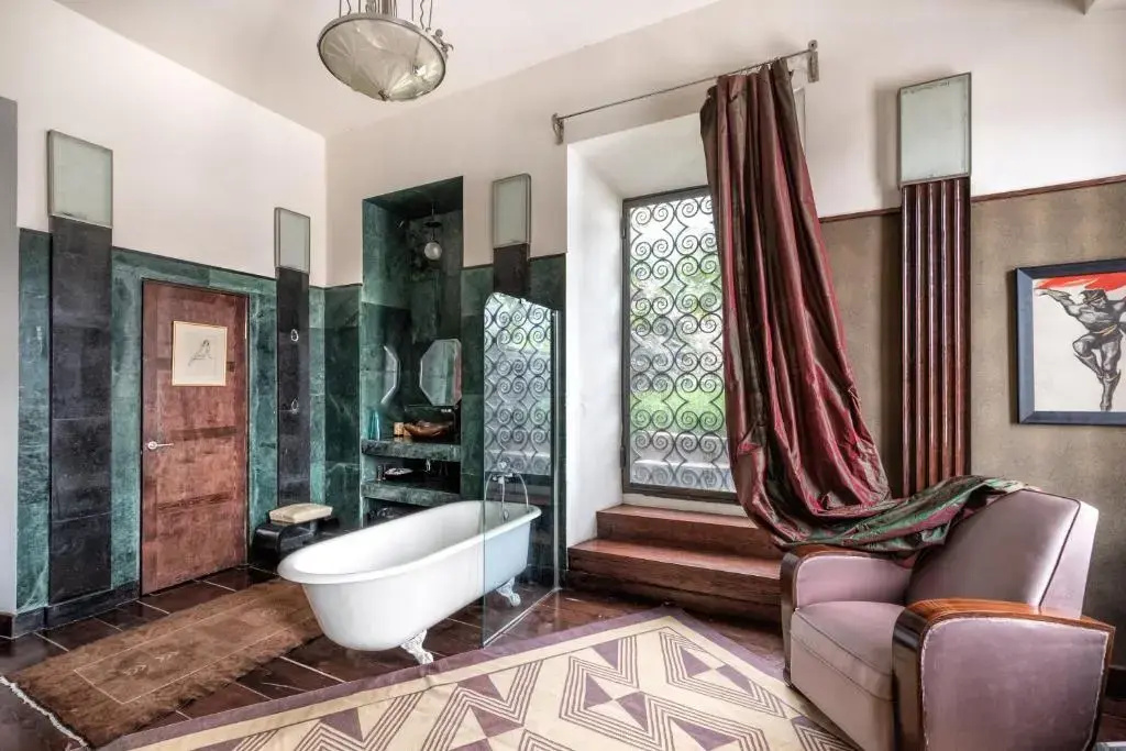 Paris Double Suite with balcony and with view (full double bed)
