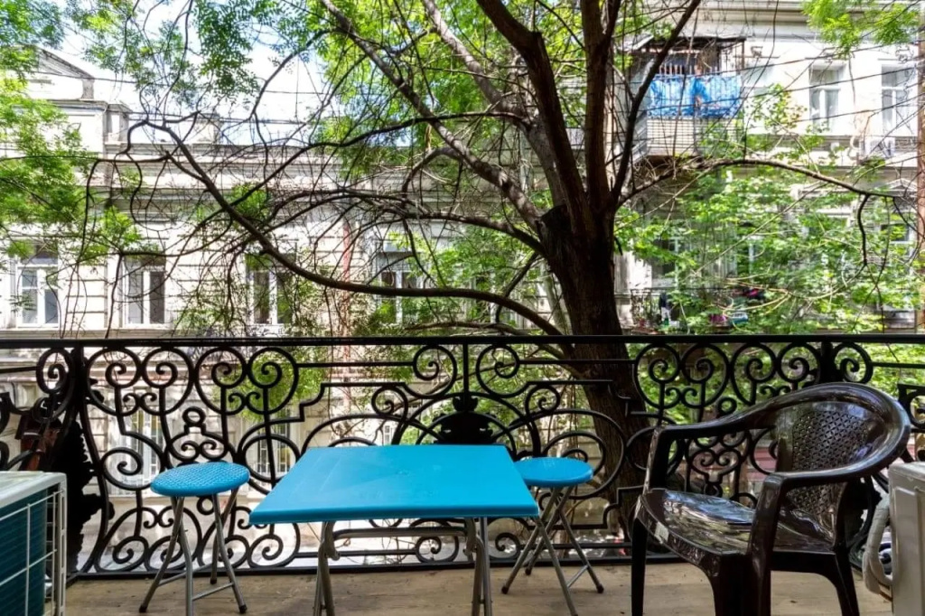 Sunny Apartment, Apartments