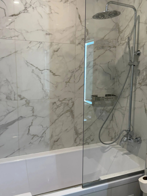 Двухместный люкс с балконом и с красивым видом из окна двуспальная кровать в Лучезарный