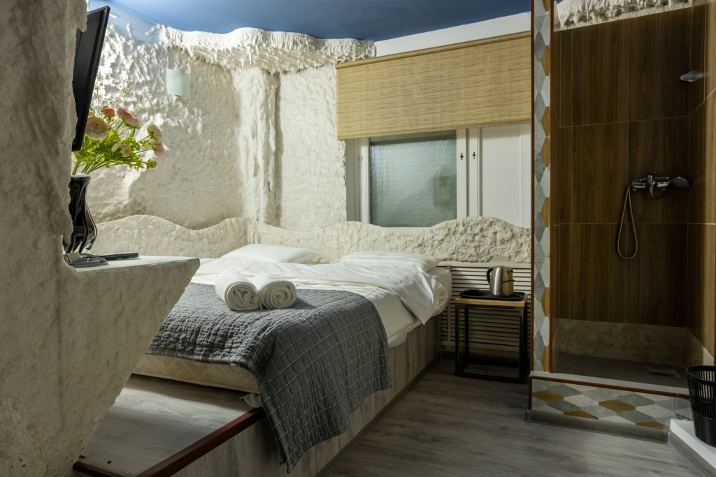 Salt Double room (full double bed)