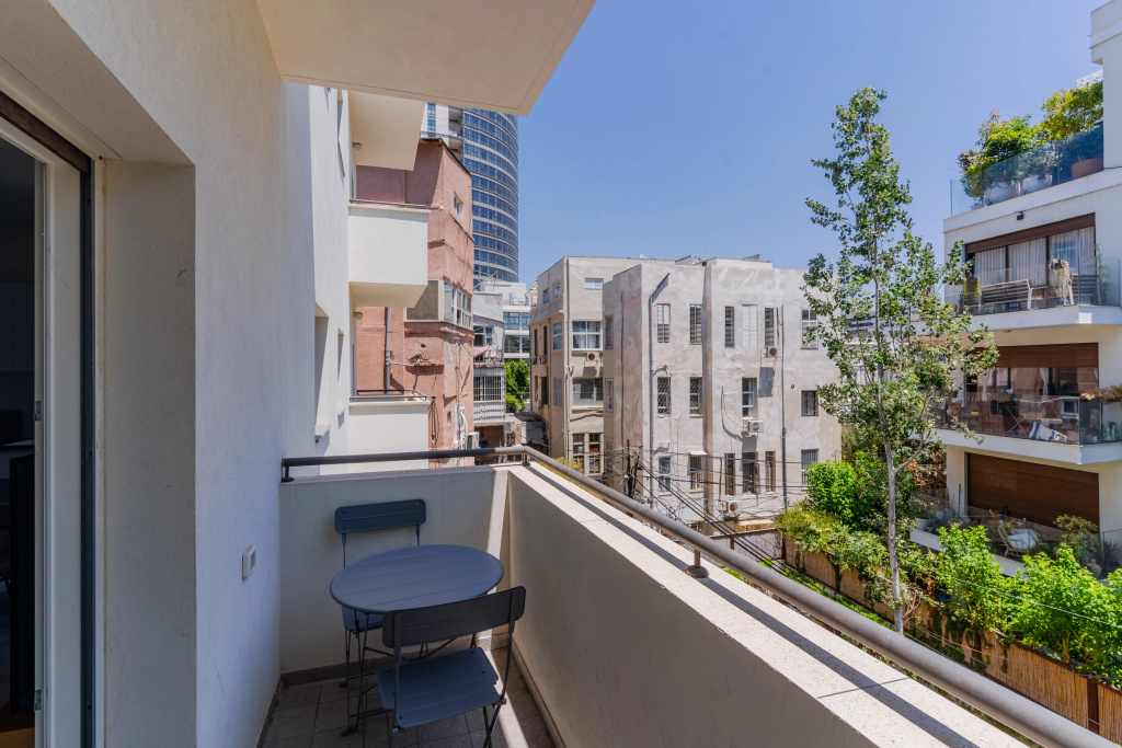 Blueground at Nahalat Bynamin ID06 Apartments