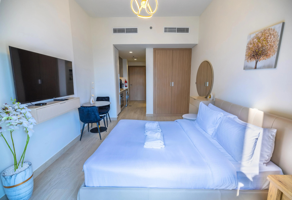 Elite LUX Holiday Homes -Upscale Studio in Azizi Riviera Prime Location Dubai — фото
