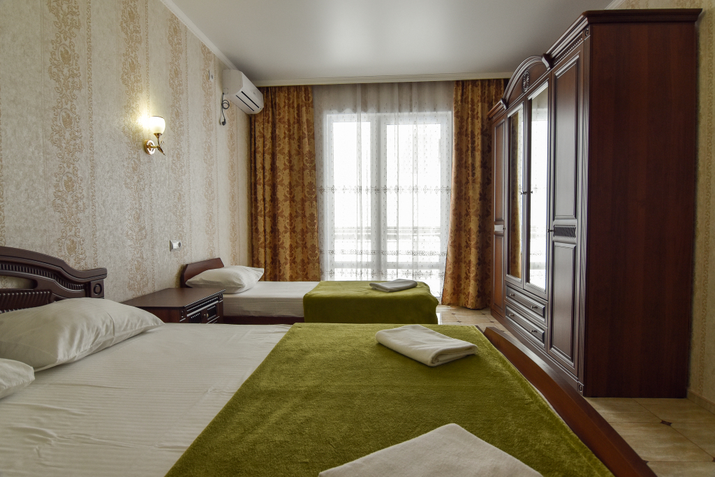 Трёхместный номер Comfort с балконом в Милена