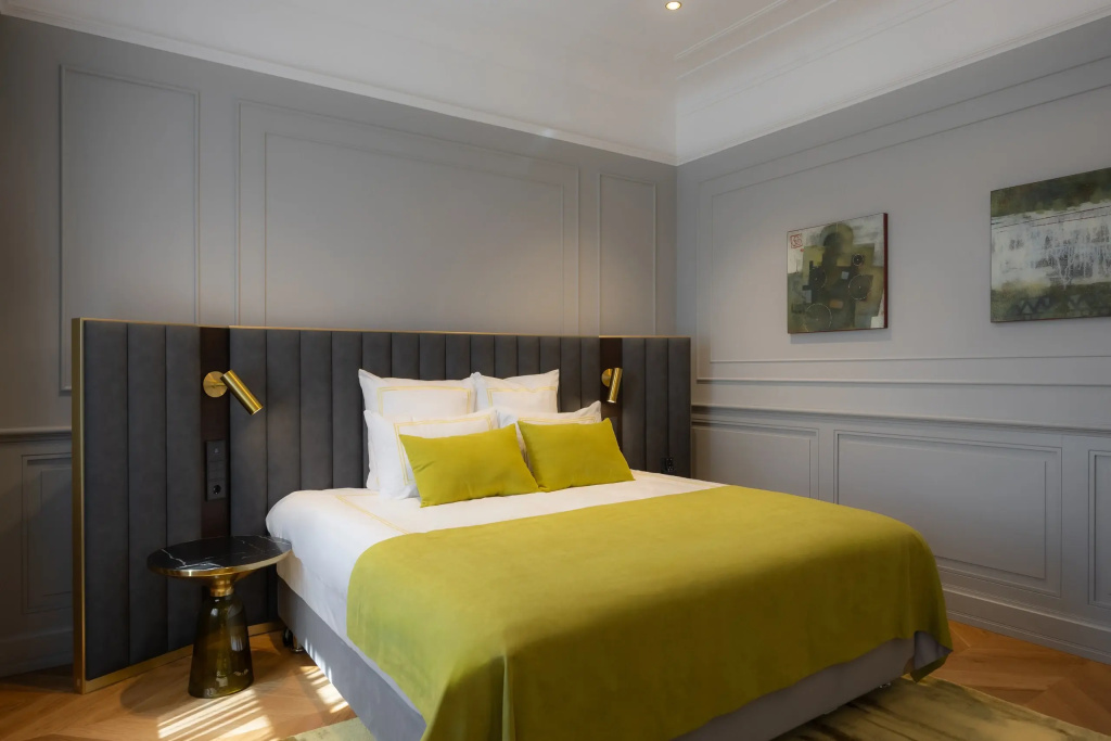 Deluxe Double room (full double bed)