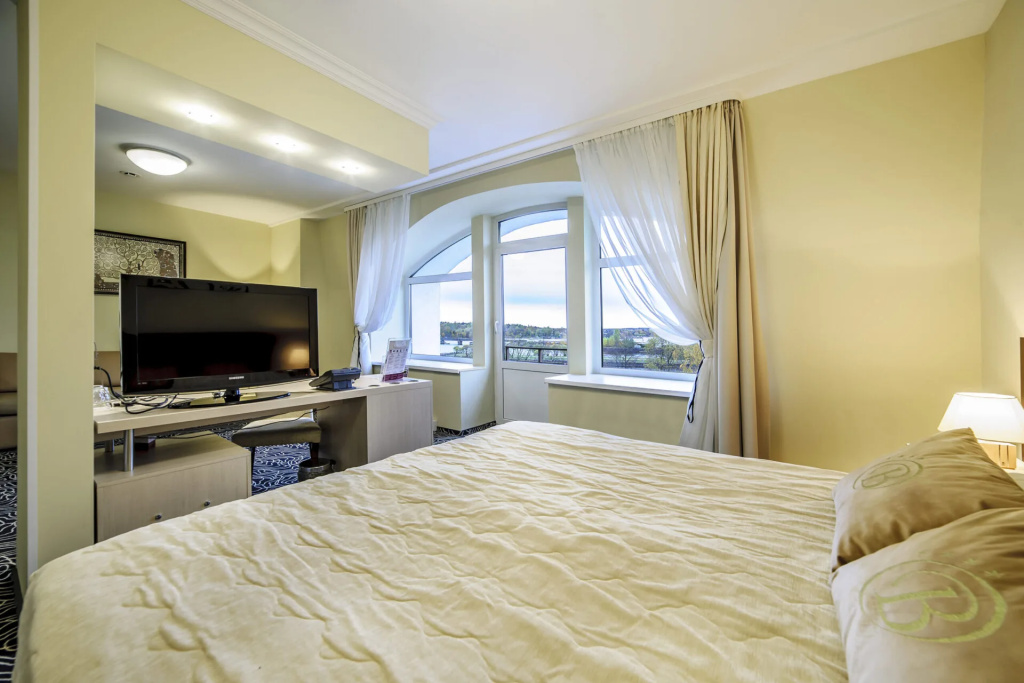 Viktoriya Hotel Room Type - Double Suite full double bed