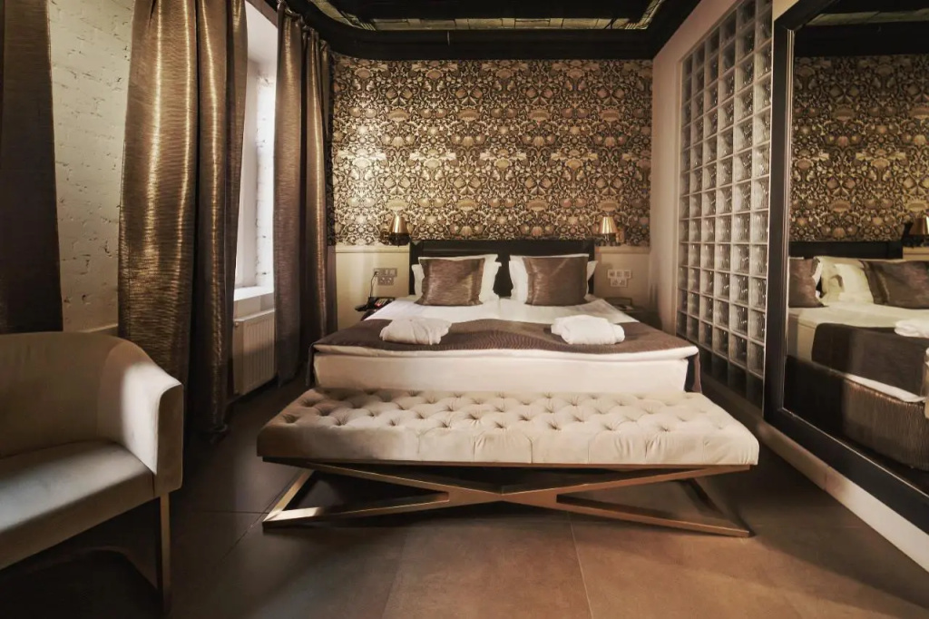 Superior Double room (full double bed)