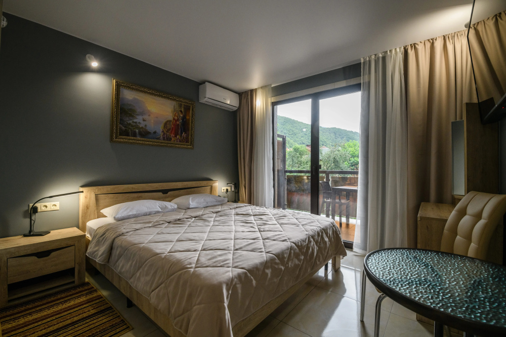 Una Akva-Life Hotel Room Type - Premium with access to garden Double room with courtyard view full double bed