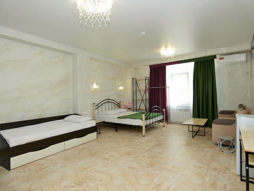 Четырёхместная студия в Хризантема