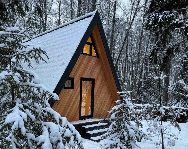 Cottage with courtyard view