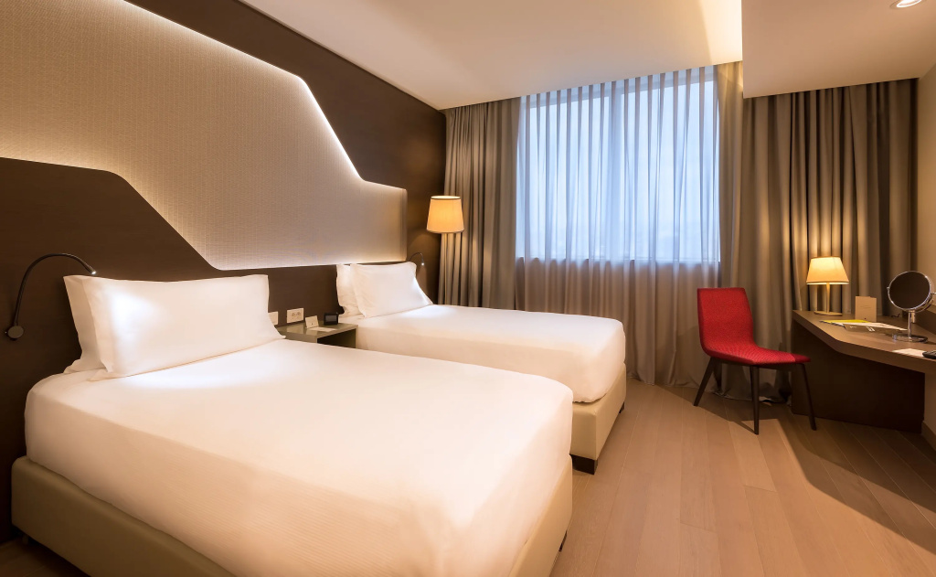 DoubleTree by Hilton Hotel Yerevan City Centre Room Type - KING GUEST ROOM